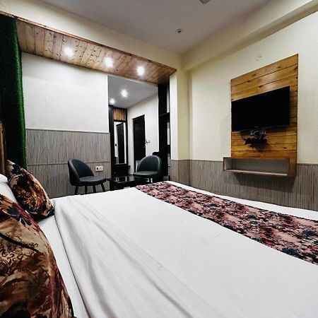 Hangout Inn Bhāgalpur Buitenkant foto